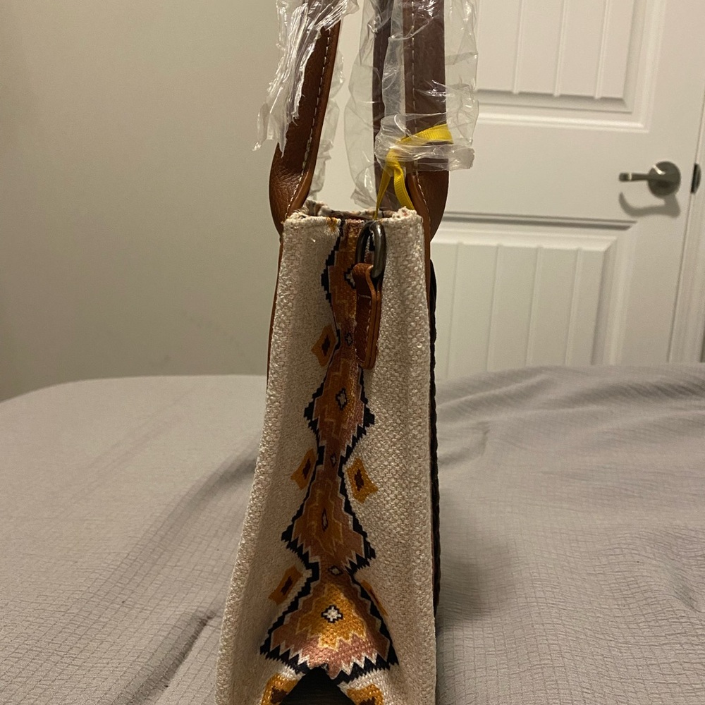 Wrangler Women's Tan and Brown Patterned Tote - Picture 2 of 6